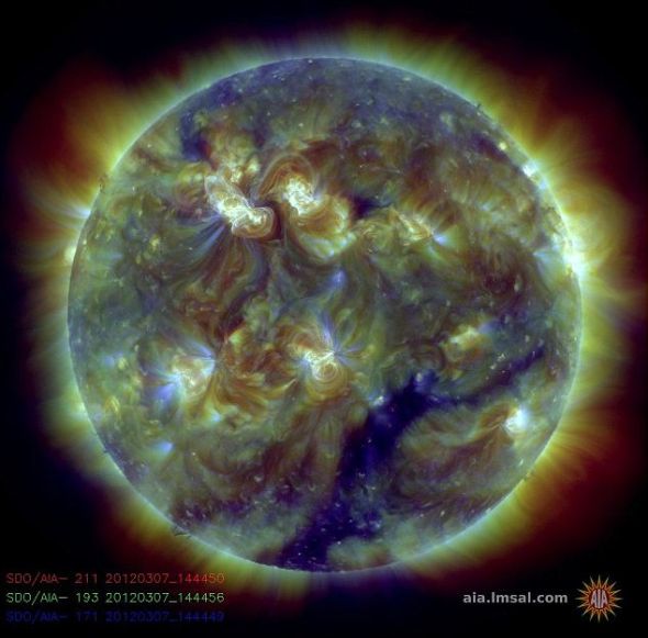 美衛(wèi)星拍太陽風暴震撼照：表面現(xiàn)巨大漩渦