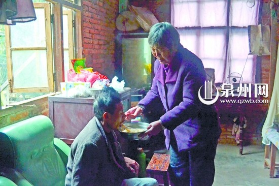 收養(yǎng)殘障孤兒43年八旬老太書(shū)寫(xiě)人間大愛(ài)