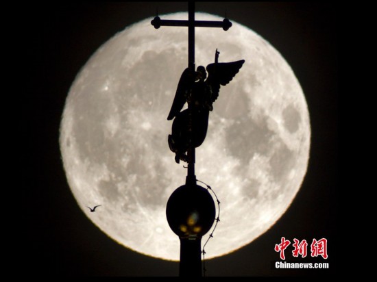 今年“超級(jí)月亮”本周出現(xiàn) 亮度高于平均值16％