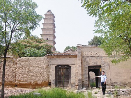 盜墓團(tuán)伙5晝夜挖出盜洞18米 差5米打通千年地宮