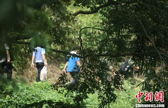 重慶警方追捕周克華第4日現(xiàn)場(chǎng)見(jiàn)聞：高溫下封山搜捕