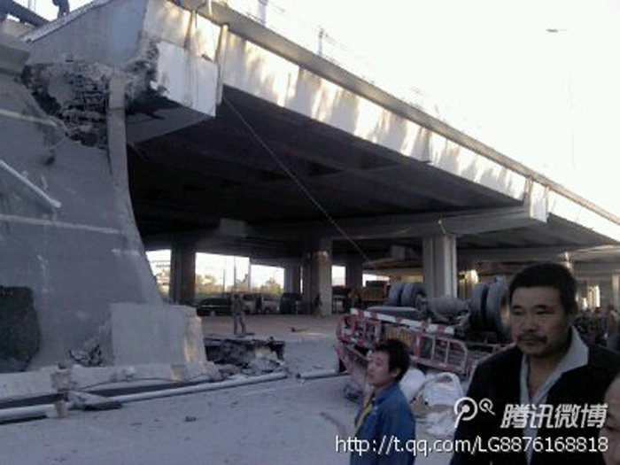 哈爾濱陽(yáng)明灘大橋斷裂 4車(chē)墜橋3死5傷
