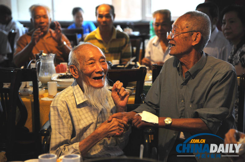 廣西南寧：抗日老兵68年后重相逢過(guò)中秋