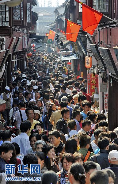 中秋國(guó)慶長(zhǎng)假第三天景區(qū)游客量急劇攀升