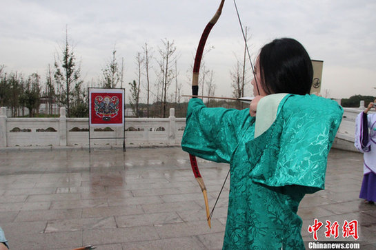 西安舉行重陽(yáng)傳統(tǒng)敬老祝壽禮