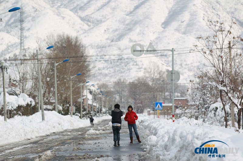 北京延慶遭遇52年來最大降雪 抗雪救災(zāi)有序進(jìn)行