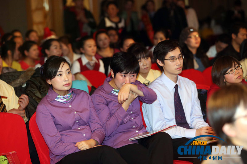 北京首屆手語大賽決賽開賽 情景劇引現(xiàn)場觀眾激動(dòng)落淚