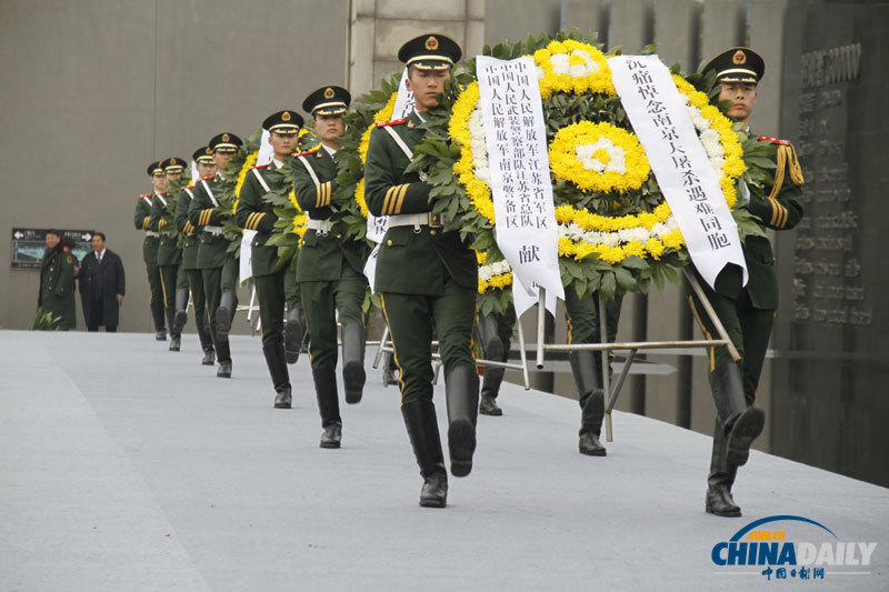 南京舉行國(guó)際和平集會(huì)悼念南京大屠殺30萬(wàn)同胞遇難75周年