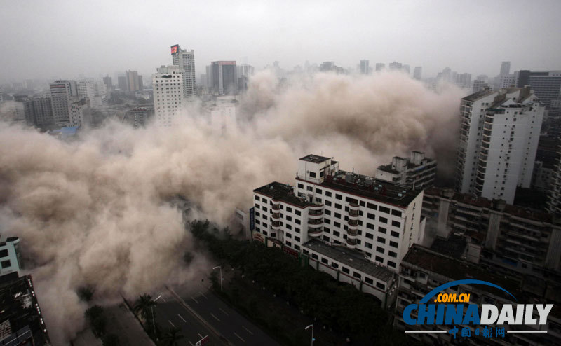 海南?？诶虾：酱髲B準點爆破拆除 全程10秒左右