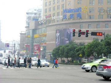 新交規(guī)治中國式過馬路:不避讓救護車 元旦起扣3分
