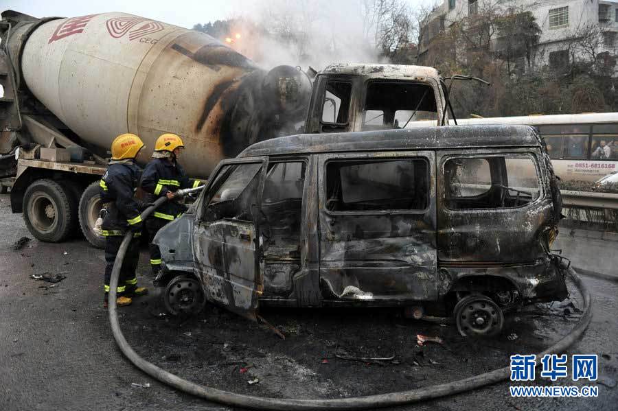 貴陽(yáng)蔡家關(guān)路段18車(chē)追尾4車(chē)起火
