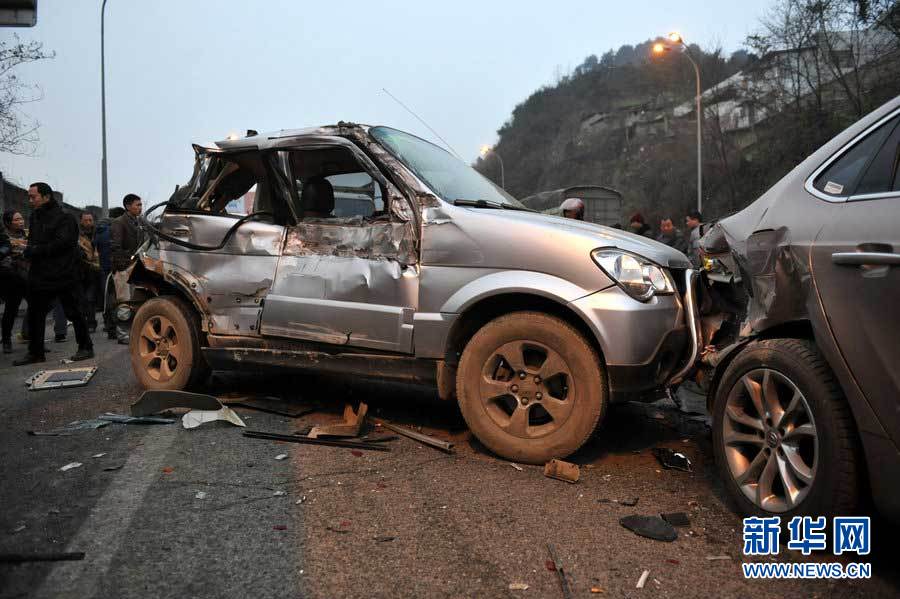 貴陽(yáng)蔡家關(guān)路段18車追尾4車起火
