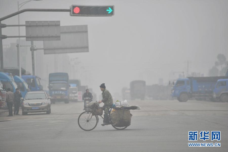 中央氣象臺繼續(xù)發(fā)布霧霾黃色預(yù)警 多地遭遇嚴重污染