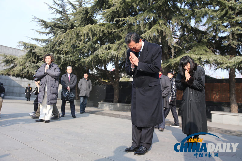 日前首相鳩山由紀(jì)夫參觀南京大屠殺紀(jì)念館