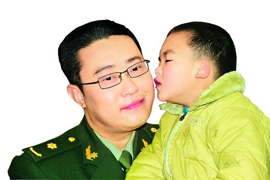 汶川地震時(shí)出生10天被困軍醫(yī)救 4歲娃來(lái)漢謝恩人