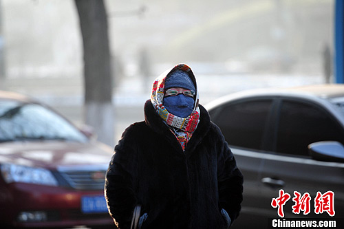 中國(guó)多地再遭霧霾圍城 交通受阻空氣質(zhì)量持續(xù)走低
