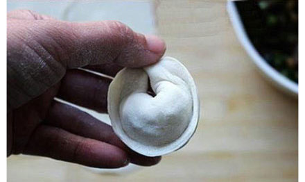 12種餃子包法走紅網(wǎng)絡(luò) “向日葵餃子”引驚嘆