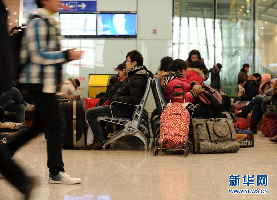 春節(jié)臨近 全國多地迎來節(jié)前春運(yùn)客流高峰