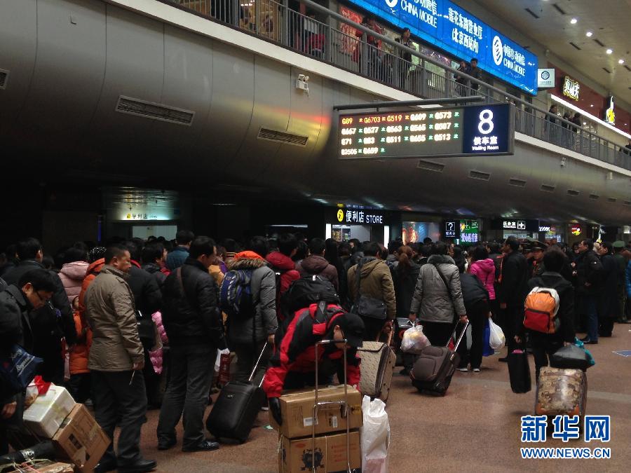 春節(jié)臨近 全國多地迎來節(jié)前春運客流高峰