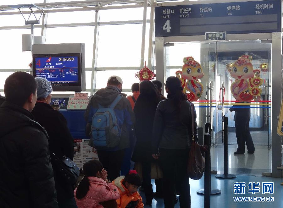 春節(jié)臨近 全國多地迎來節(jié)前春運(yùn)客流高峰