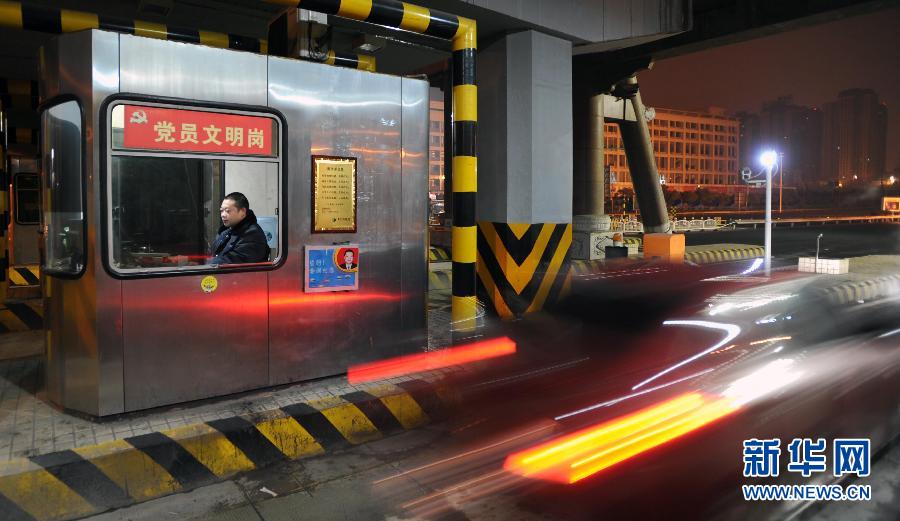今日凌晨全國收費公路春節(jié)小型客車免費通行正式實施