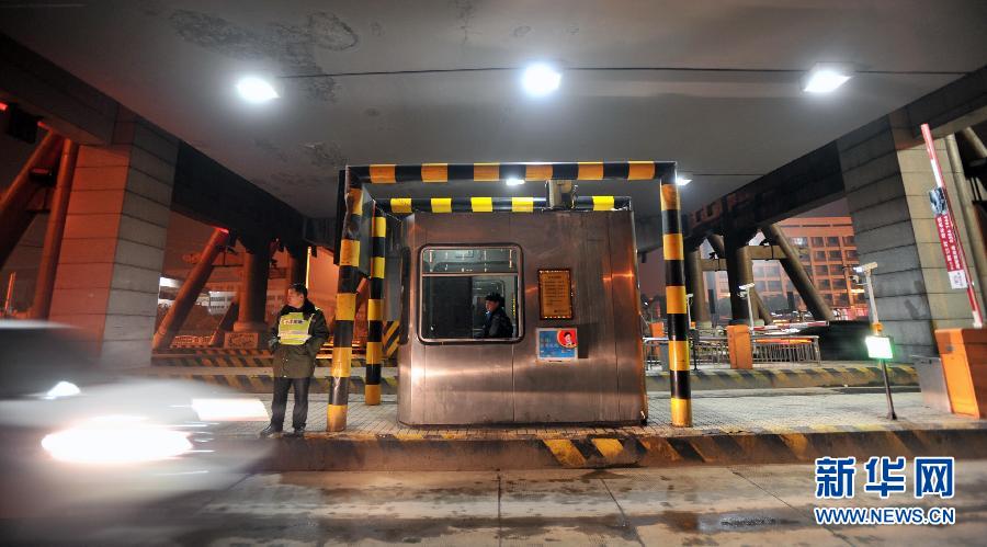 今日凌晨全國收費(fèi)公路春節(jié)小型客車免費(fèi)通行正式實(shí)施