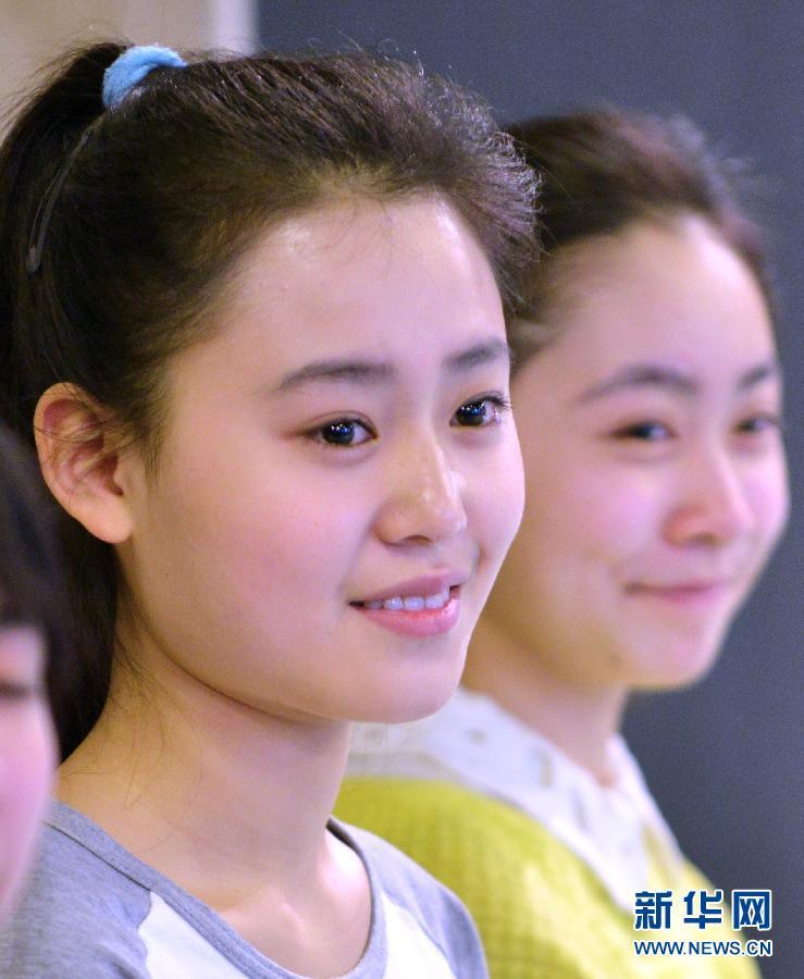 北京電影學(xué)院考試進(jìn)行時(shí) 天生麗質(zhì)或是搞怪搶鏡