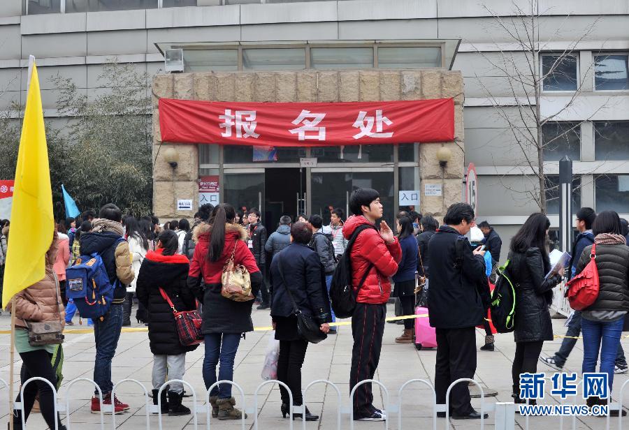 北京電影學院考試進行時 天生麗質(zhì)或是搞怪搶鏡