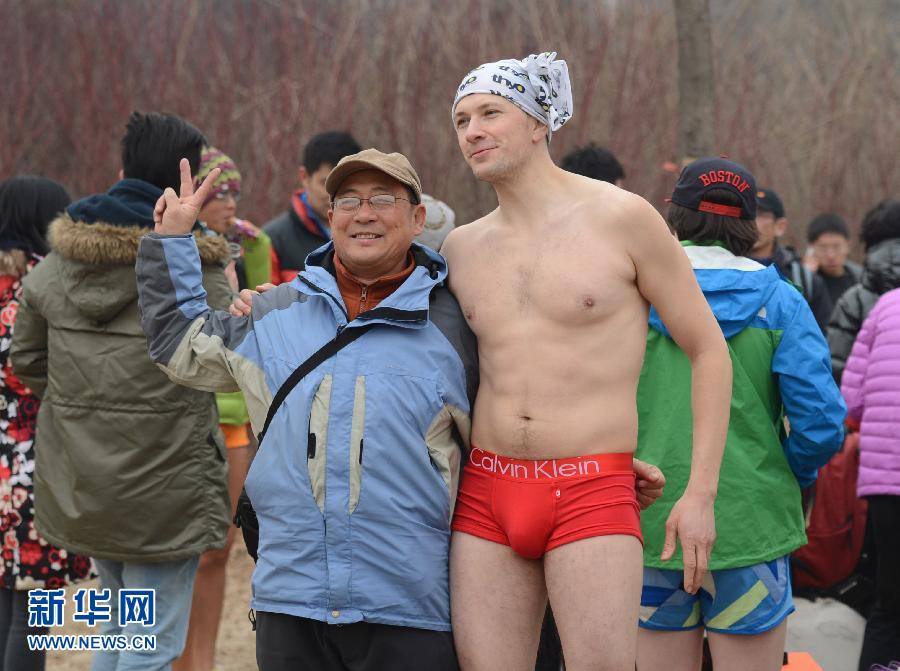 只穿內(nèi)衣褲 北京又現(xiàn)“光豬跑”