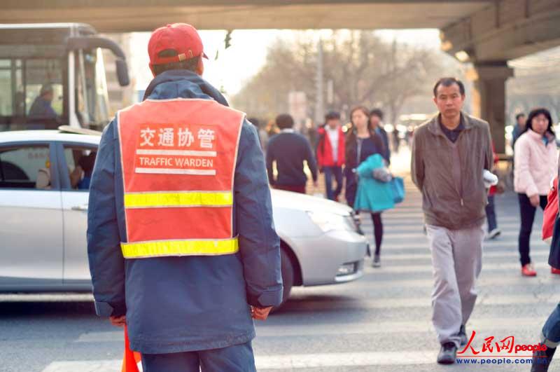 五花八門(mén)的中國(guó)式過(guò)馬路（組圖）