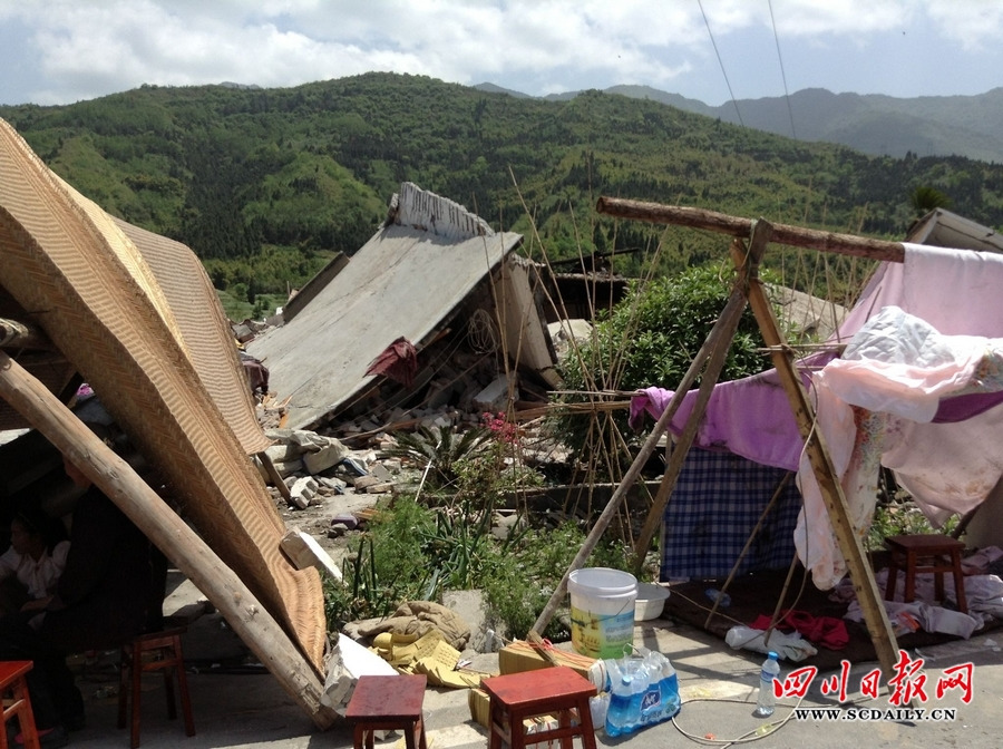 四川蘆山7.0級(jí)地震 民間救援隊(duì)往災(zāi)區(qū)集結(jié)