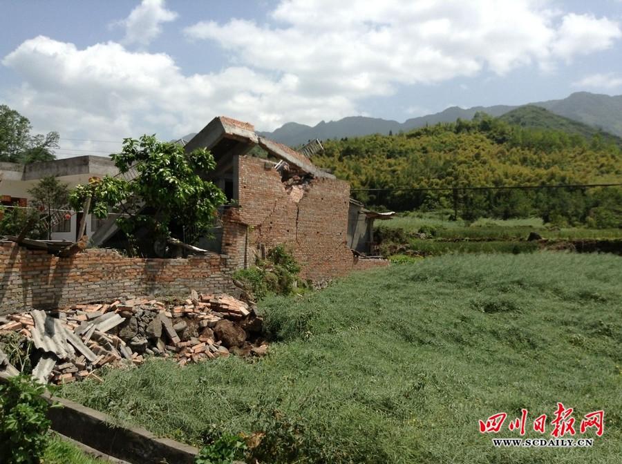 四川蘆山7.0級(jí)地震 民間救援隊(duì)往災(zāi)區(qū)集結(jié)