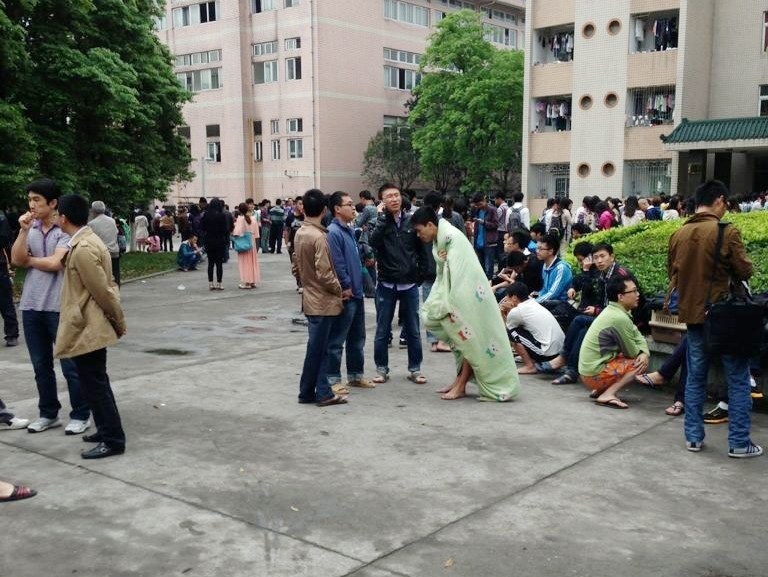 四川雅安蘆山縣發(fā)生7.0級地震[組圖]