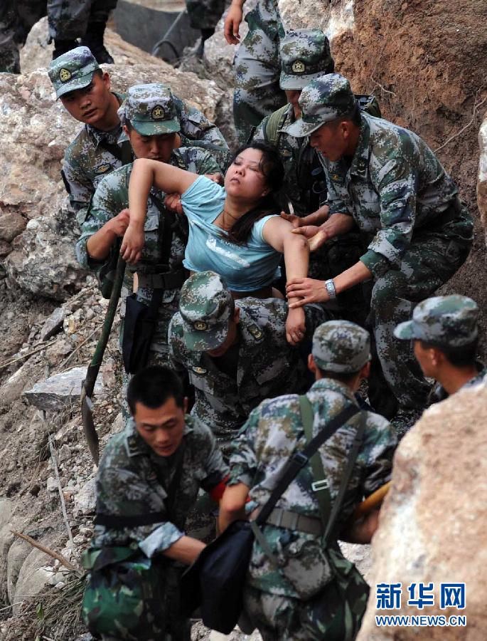 “迷彩”災區(qū)的第一道希望