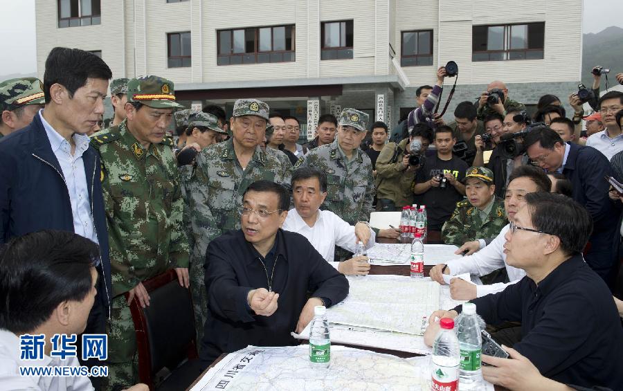 李克強在震區(qū)24小時的足跡