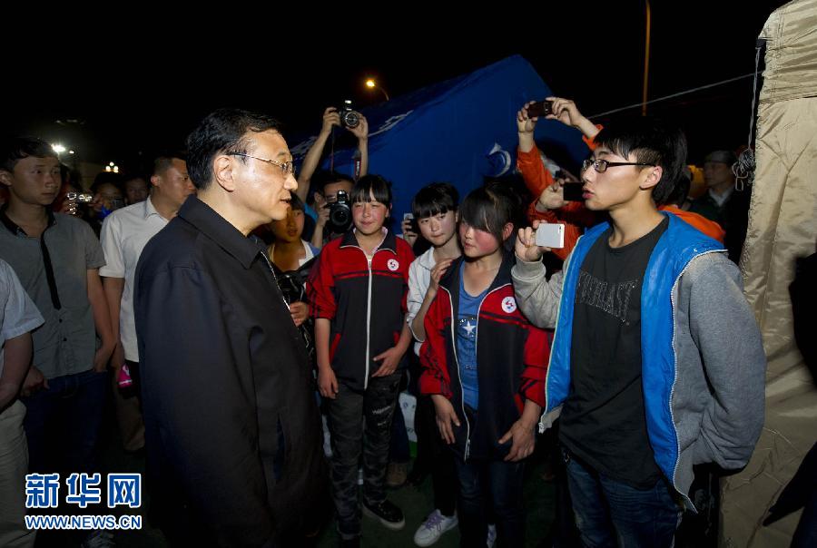 李克強在震區(qū)24小時的足跡