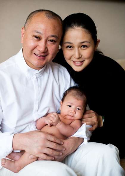 臺(tái)灣女星安雅誕下孔子79代后人 全家福曝光