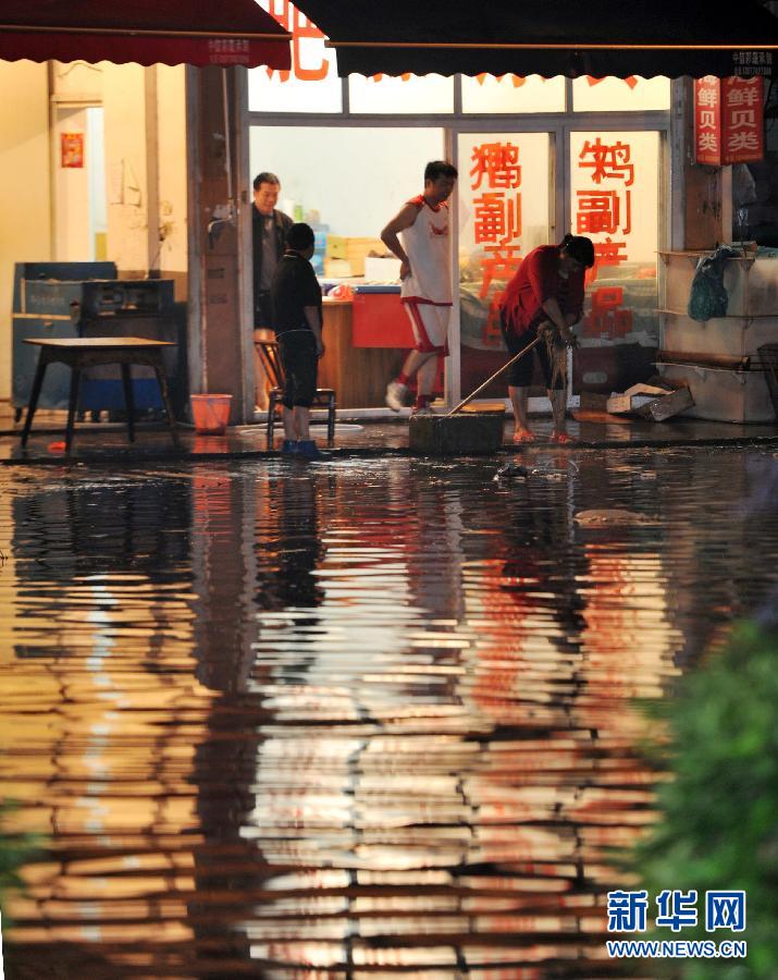 暴雨襲長(zhǎng)沙 城區(qū)現(xiàn)內(nèi)澇[組圖]