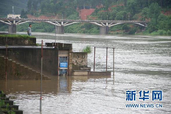 南方現(xiàn)今年最強(qiáng)降雨