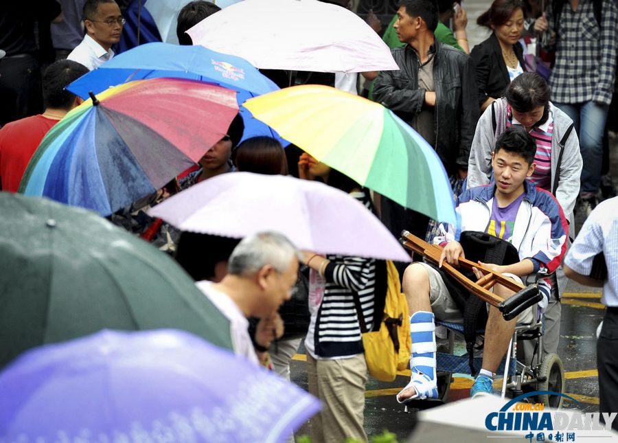特刊：中國日?qǐng)?bào)聚焦全國高考第一日
