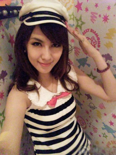北大?；▽W(xué)歷造假遭圍觀 豪車生活照曝光(圖)