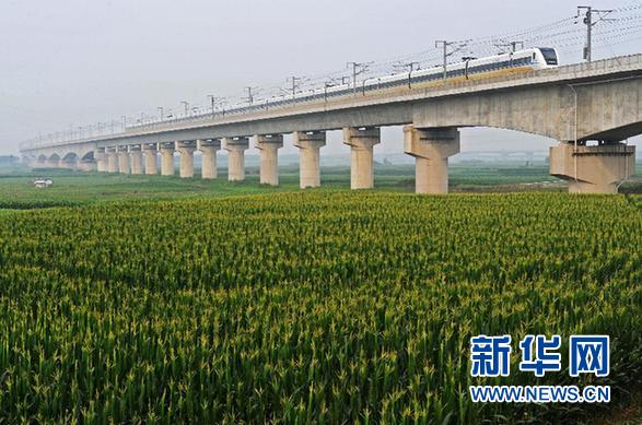 “最養(yǎng)眼”高鐵線路明日正式通車 人在畫中游(圖)