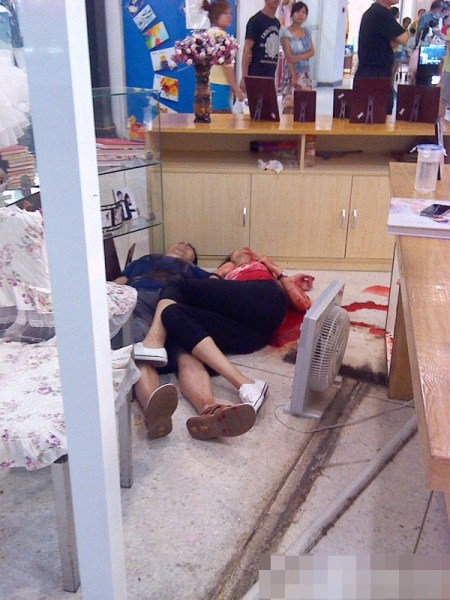 上海一男子商場捅殺女子后自殺未遂