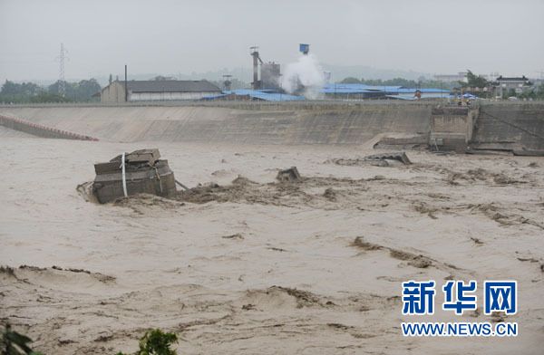 四川江油盤江大橋垮塌事件失蹤人員增至12人