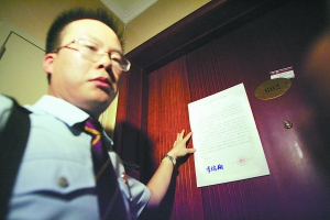 小伙試駕法拉利不料撞墻 負(fù)全責(zé)賠償搭上房