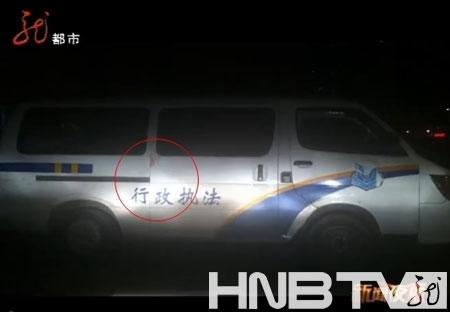 哈爾濱城管打傷瓜農(nóng) 記者求證遭搶機(jī)器險(xiǎn)被打