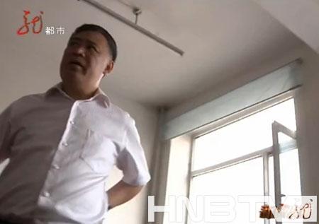 哈爾濱城管打傷瓜農(nóng) 記者求證遭搶機(jī)器險(xiǎn)被打