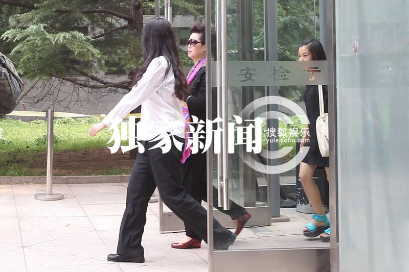 李某案舉行庭前會議夢鴿現(xiàn)身 被告本人將出席