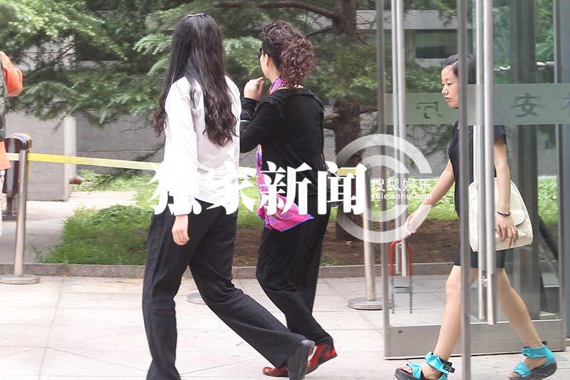 李某案舉行庭前會議夢鴿現(xiàn)身 被告本人將出席
