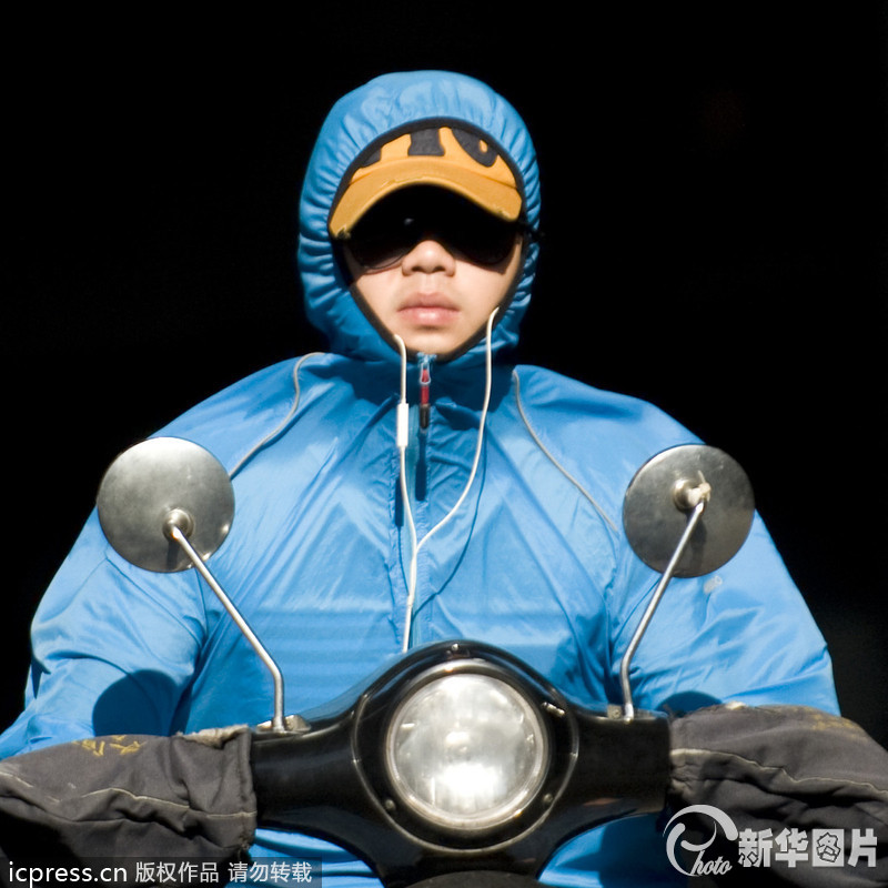 40.4℃高溫破紀(jì)錄 杭州市民全副武裝眾生相